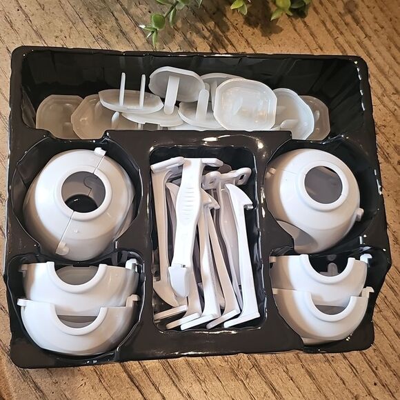 Baby locks open box never used - Picture 2 of 3